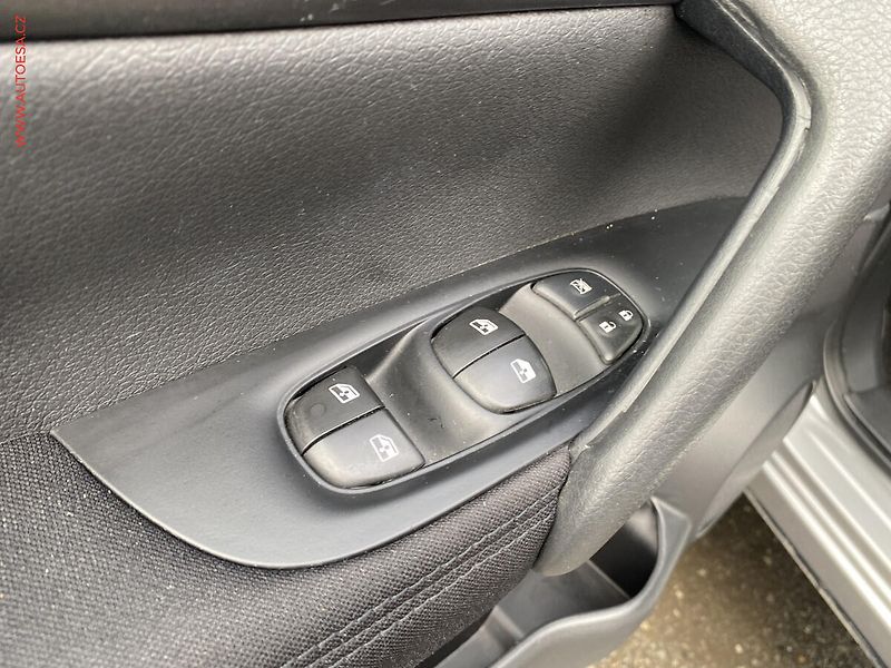 Nissan Qashqai (2017) 1.5dCi, Visia, TZ - fotka 13 z 16
