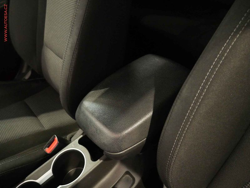 Hyundai i30 (2015) 1.4i, ČR, Klima - fotka 16 z 17