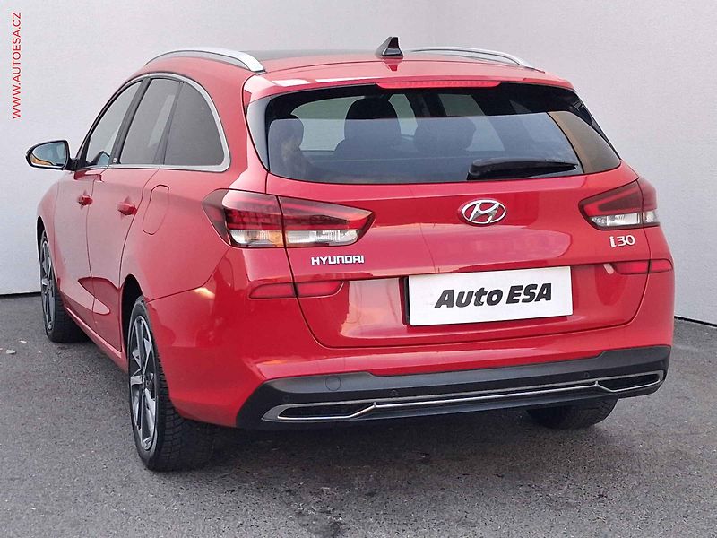 Hyundai i30 (2021) 1.5 T-GDi, Prime, LED, panor - fotka 6 z 22
