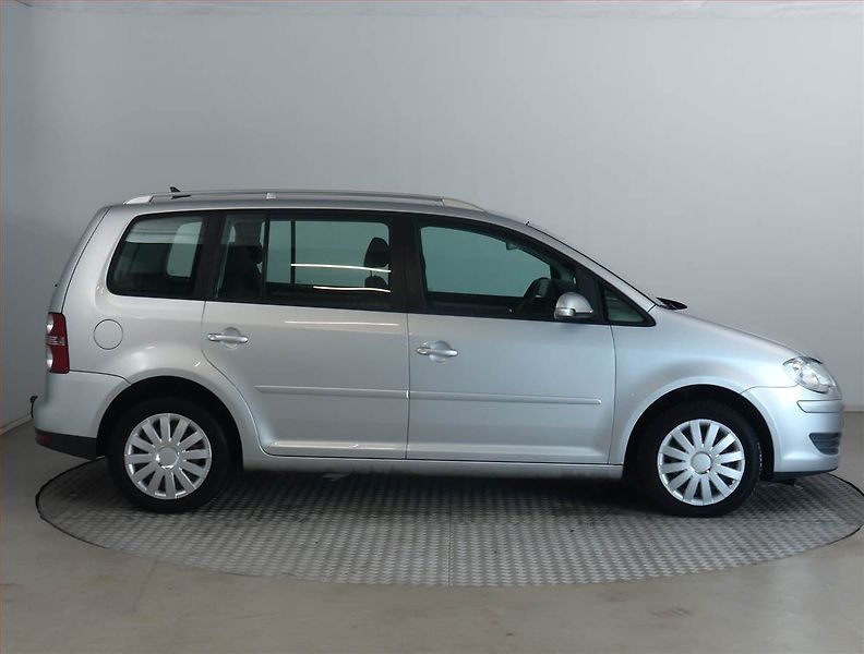 Volkswagen Touran (2007) Comfortline 1.4 TSI, Tažné - fotka 6 z 15