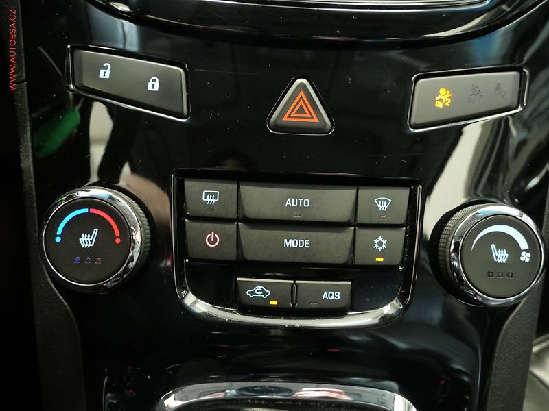 Chevrolet Orlando (2012) 1.8i, Kůže, navi, šíbr - fotka 19 z 24