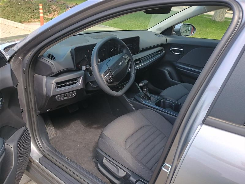 Kia K4 Sportswagon (2026) 1.6 T-GDi GPF 7DCT EXCLUSIVE 1 - fotka 6 z 7