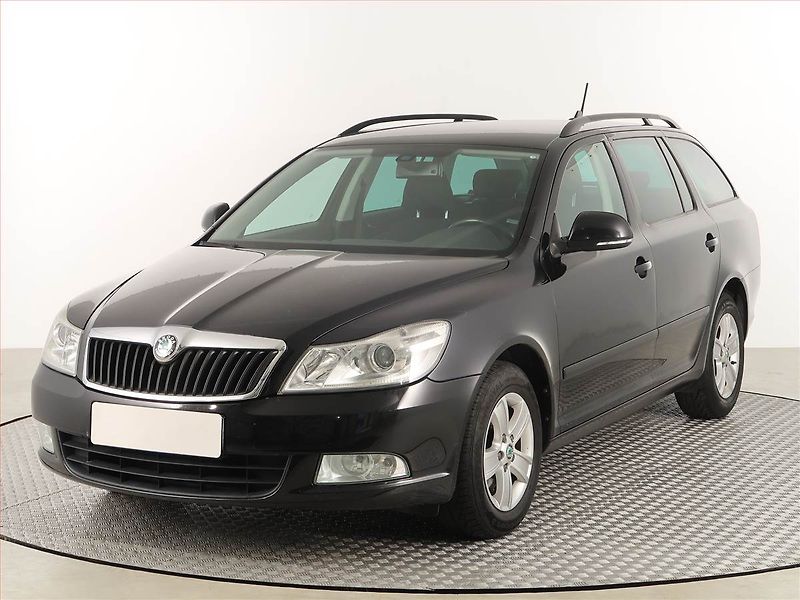 Škoda Octavia (2012) Ambiente 1.6 TDI, Navi - fotka 2 z 17