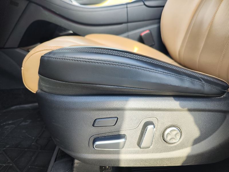 Hyundai Santa Fe 2.2 CRDI/148kW Luxury DCT 4x4 - fotka 35 z 40
