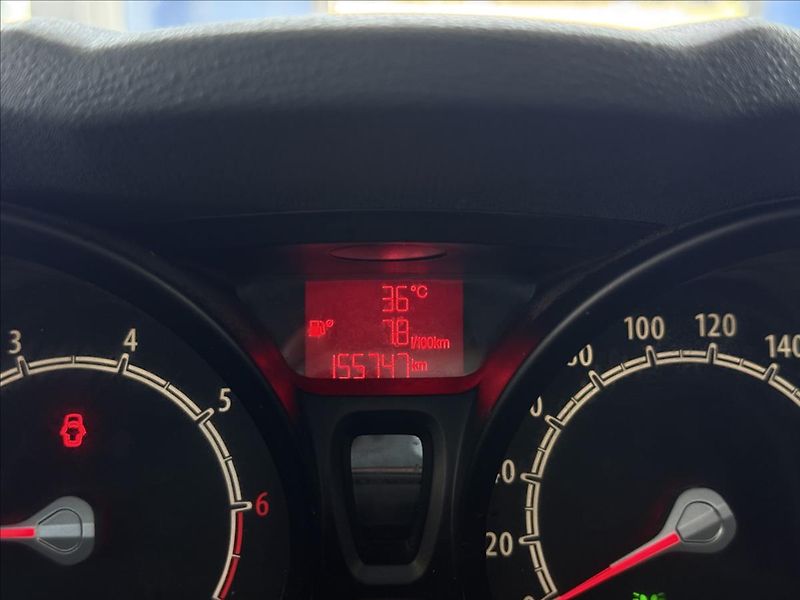 Ford Fiesta 1,2   60kW - fotka 12 z 20