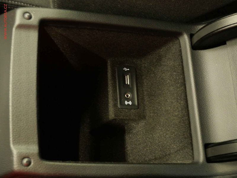 Volkswagen Passat (2019) 2.0TDi, navi, masáž - fotka 22 z 23