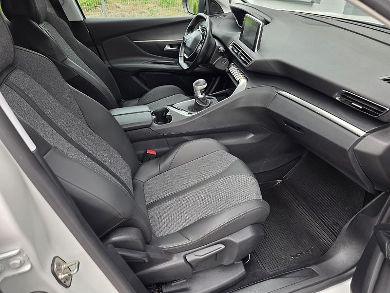 Peugeot 3008 (2021) 1.5HDi 96kW ALLURE ČR NOVÉ - fotka 8 z 18