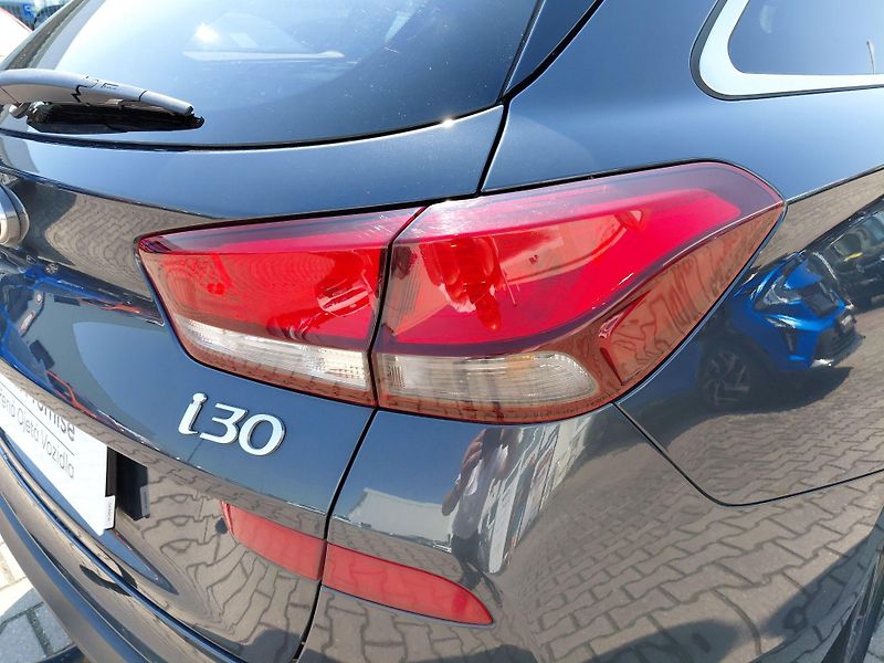 Hyundai i30 (2020) 1,5 CVVT 81 kW Smart ČR - fotka 13 z 25