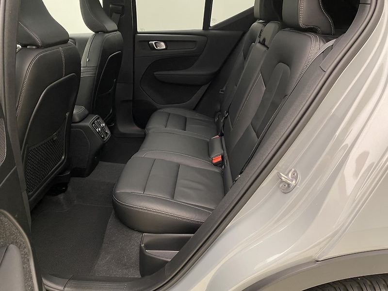 Volvo XC40 B4 DARK ULTIMATE AUT CZ - fotka 5 z 56