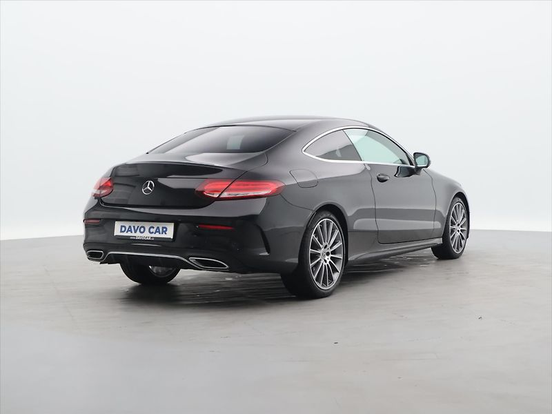 Mercedes-Benz Třídy C 2.0 300d 180kW 4Matic CZ DPH - fotka 7 z 29