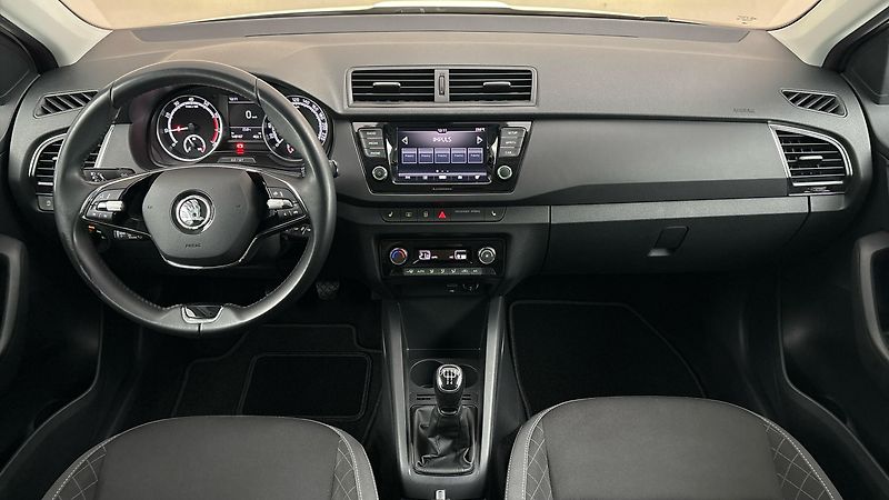 Škoda Fabia 1.0 TSI Ambition Combi - fotka 8 z 23