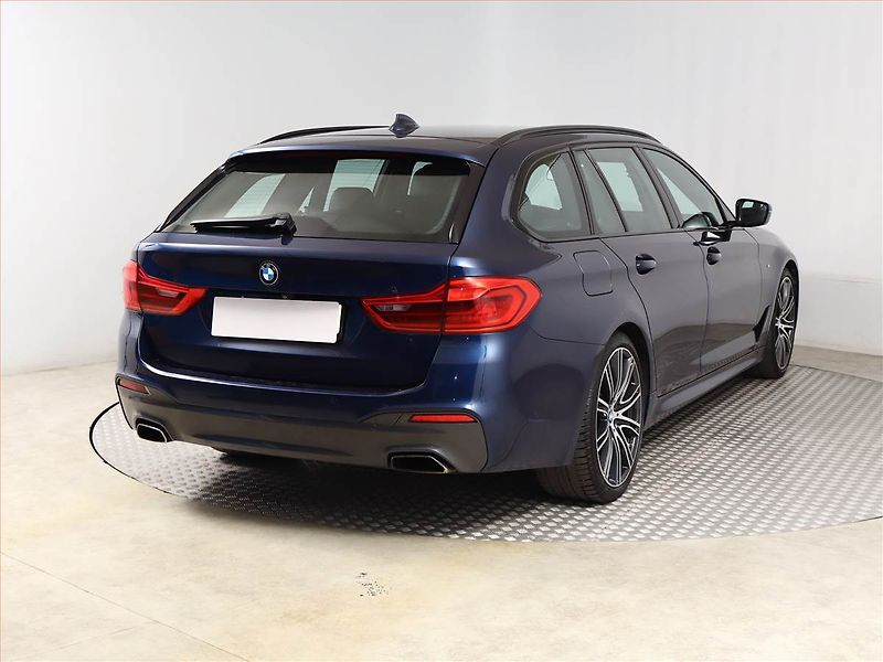 BMW Řada 5 (2019) M Sport 530d xDrive - fotka 5 z 19