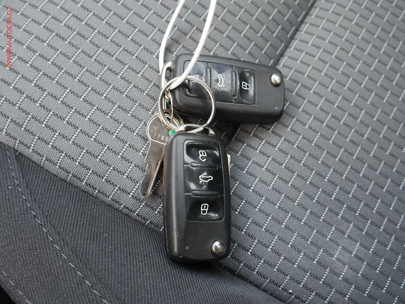 Škoda Superb (2012) 2.0TDi 4x4, AC, TZ, park - fotka 20 z 20
