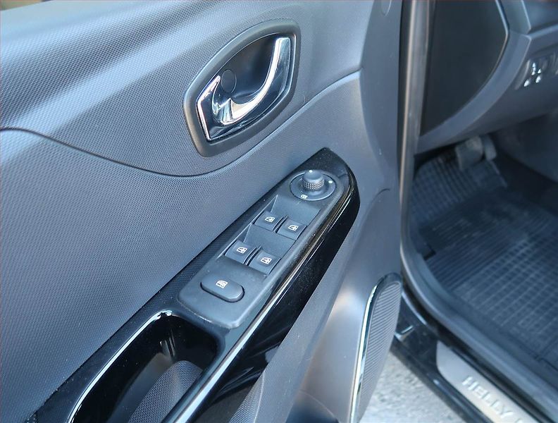 Renault Captur (2015) 1.2 TCe, Automat, Navi - fotka 17 z 20