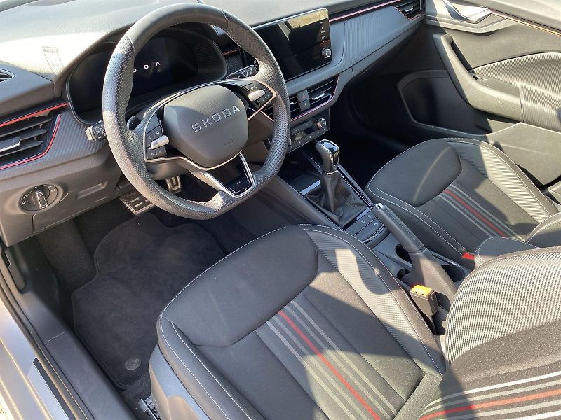 Škoda Kamiq (2025) 1.5 TSI DSG Monte Carlo - fotka 7 z 34