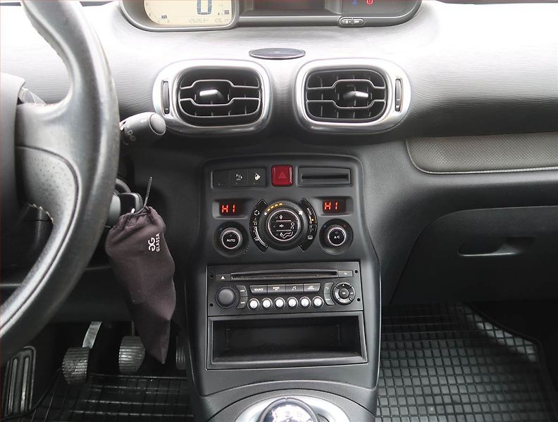 Citroën C3 Picasso (2013) 1.4 i, Serv.kniha, Tempomat - fotka 12 z 16