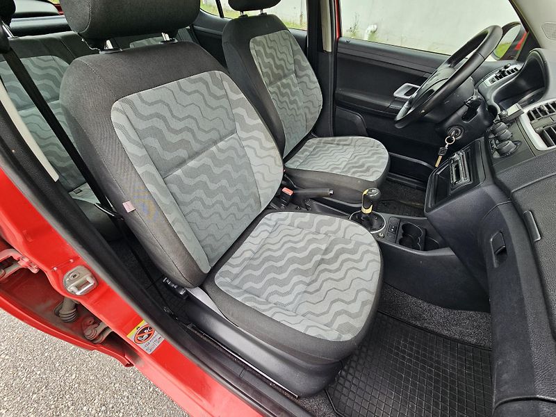 Škoda Fabia (2008) 2 1.2 HTP KLIMA - fotka 15 z 17