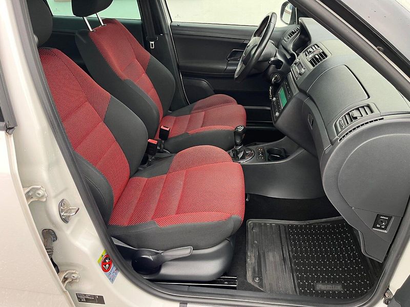 Škoda Fabia (2011) 1.2 TSi Monte Carlo Top Stav - fotka 16 z 26