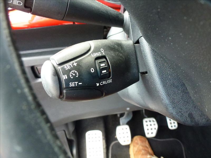 Citroën DS3 1,6 16V VTi THP SportChic - fotka 34 z 46