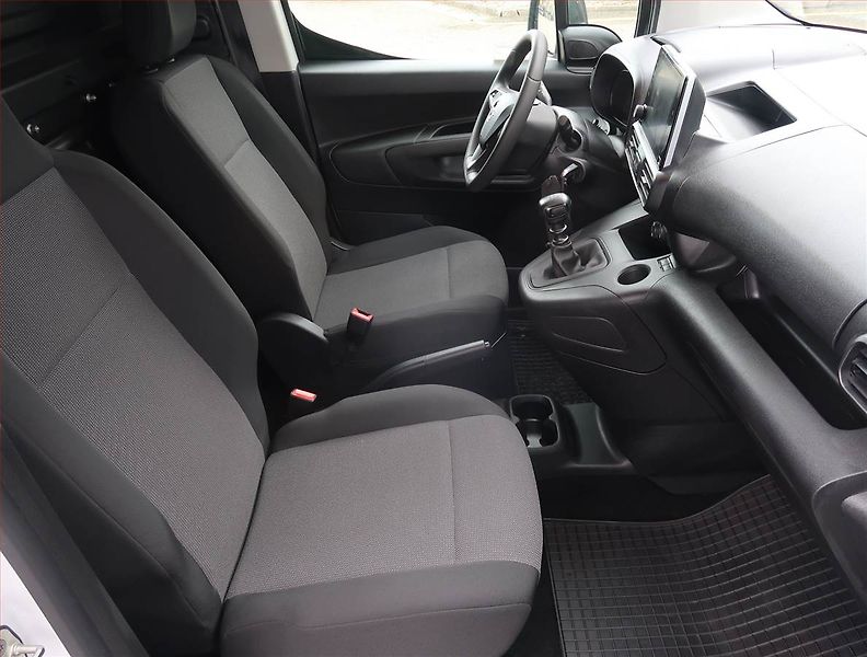 Opel Combo (2023) 1.2 Turbo, ČR, DPH - fotka 7 z 15