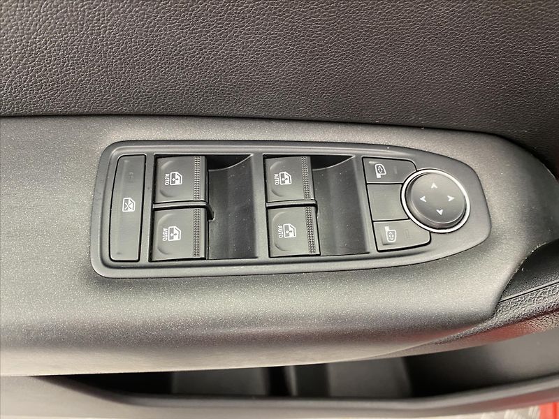 Renault Captur 1,0 TCe 67kW 1. maj. ČR - fotka 12 z 29