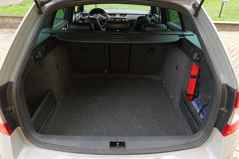 Škoda Octavia 2.0 TDI 135 kW RS Tažné - fotka 35 z 36