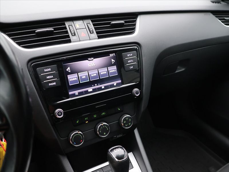 Škoda Octavia 1,5 TSI 110kW Ambition DSG CZ - fotka 17 z 28