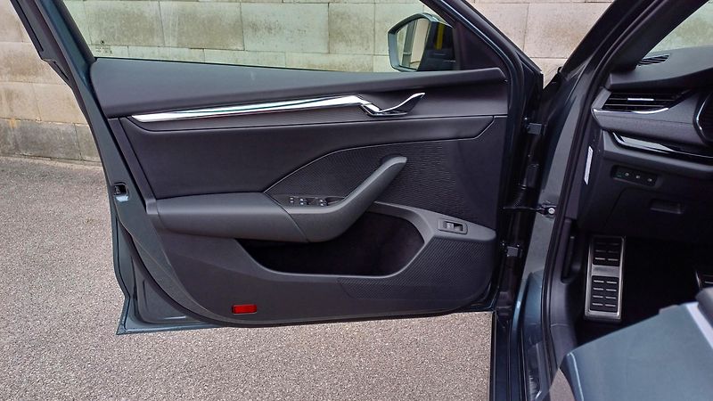 Škoda Octavia (2022) combi 2.0 TDI 110kW DSG-SPORT - fotka 19 z 46