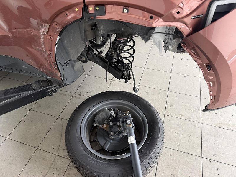 Lexus LBX 1,5 HYBRID 67kW 2200km aut.nav - fotka 20 z 20