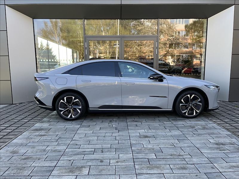 Mazda 6e (2026) EV 258ps 1AT RWD Takumi Plus - fotka 9 z 13