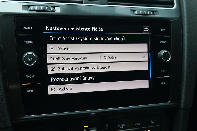 Volkswagen Golf 1.5 TSI DSG CarPlay ACC Senzor - fotka 28 z 31