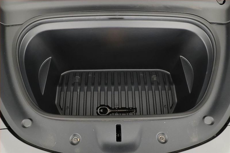 Tesla Model Y (2023) RWD LFP 60kWh, SoH 95% - fotka 24 z 30