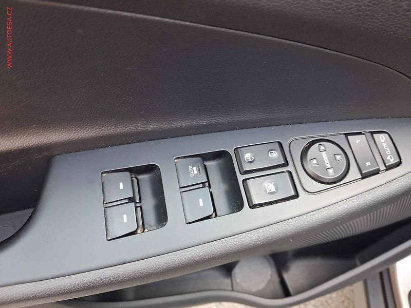 Hyundai Tucson (2017) 1.7 CRDi, AT, navi, kamera - fotka 16 z 19
