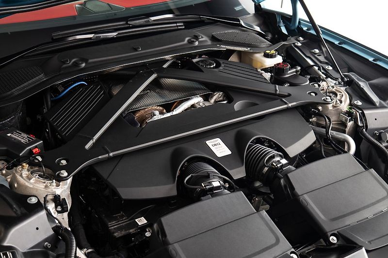 Aston Martin DB12 Volante - fotka 20 z 28