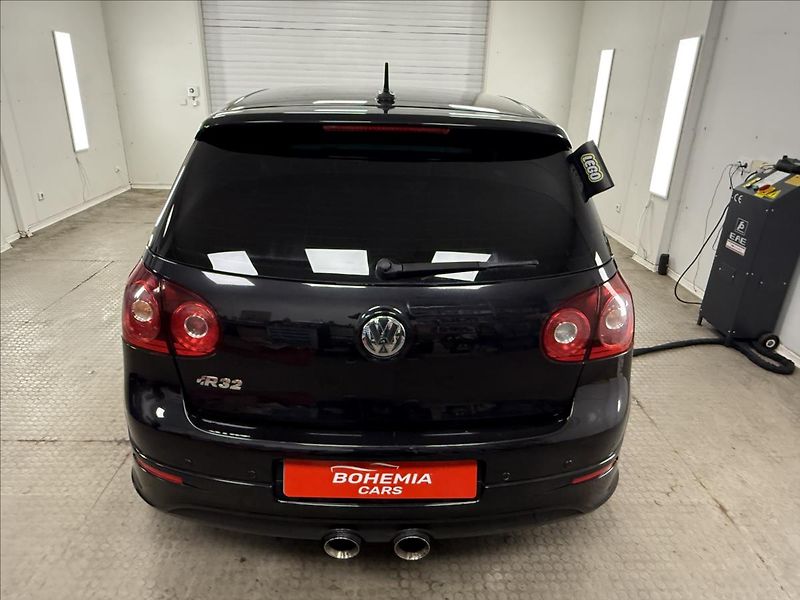 Volkswagen Golf 3,2 V6 4Motion R32 - fotka 5 z 23
