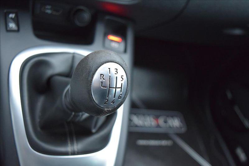 Renault Scénic 1,9 DCI 96KW TAŽNÉ NAVI KAMERA - fotka 53 z 57