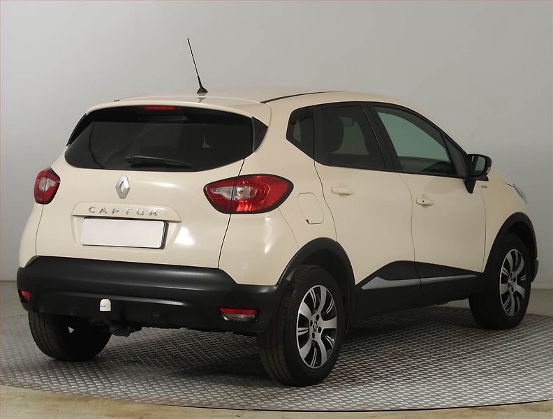 Renault Captur (2017) Limited 1.2 TCe, Serv.kniha - fotka 5 z 19