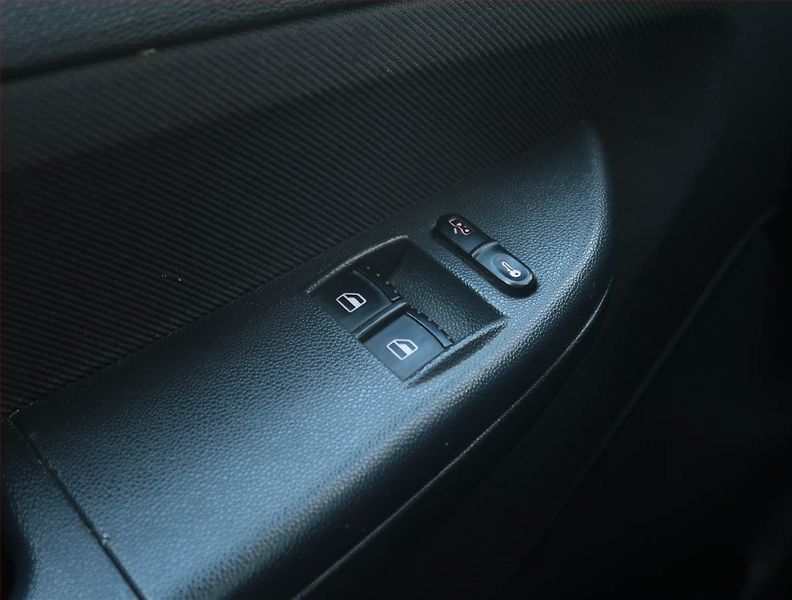 Škoda Fabia (2003) 1.9 TDI, po STK, Tažné, Klima - fotka 14 z 16