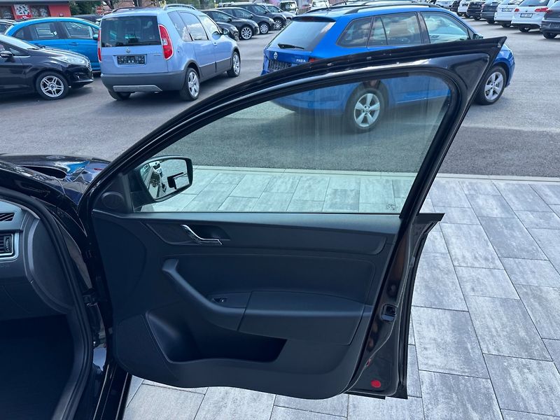 Škoda Rapid (2014) Elegance 1.2 TSI 77kW - fotka 25 z 35