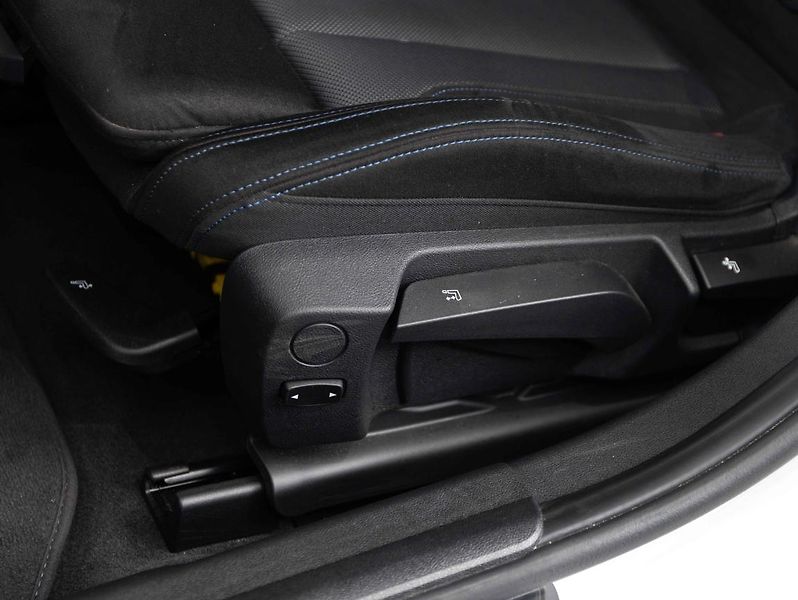 BMW Řada 3 330i xDrive Touring - fotka 20 z 21