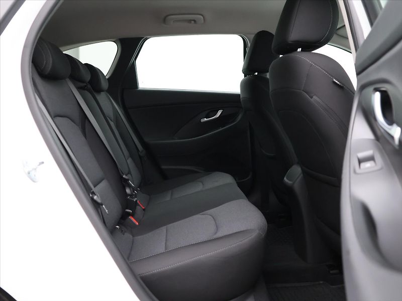 Hyundai i30 1,5 T-GDI Mild Hyb Smart - fotka 13 z 32