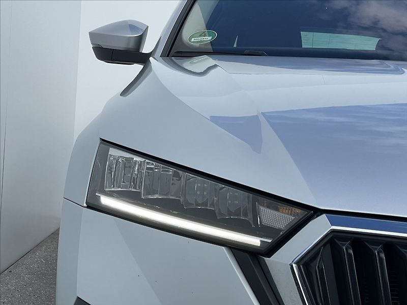 Škoda Octavia 2,0 TDI Combi Ambition Plus - fotka 20 z 23