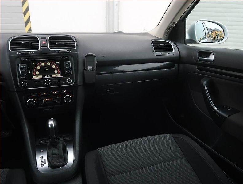 Volkswagen Golf (2012) 2.0 TDI, Automat, Navi - fotka 8 z 19