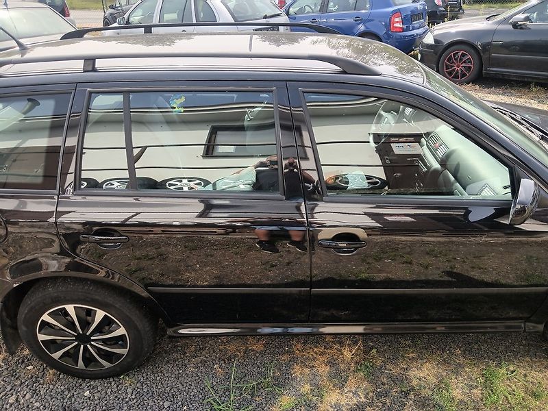 Škoda Octavia 1.9 TDI  Ambiente TOUR - fotka 6 z 40