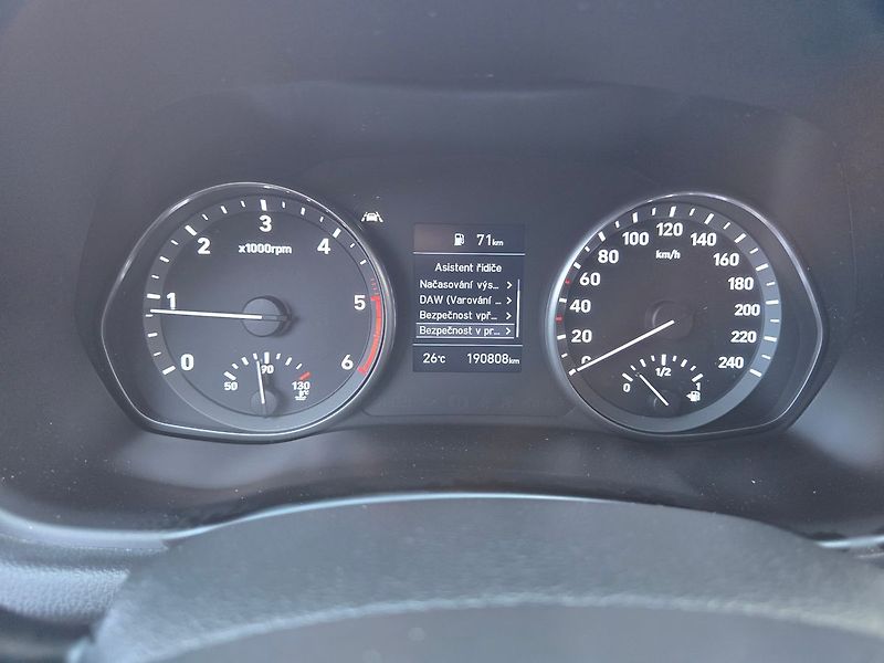 Hyundai i30 1.6CRDi COMFORT LED KAMERA NAV - fotka 15 z 39