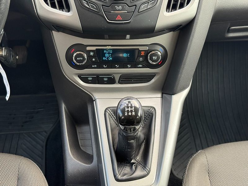 Ford Focus (2011) Trend 1.6 Ti-VCT - fotka 20 z 30