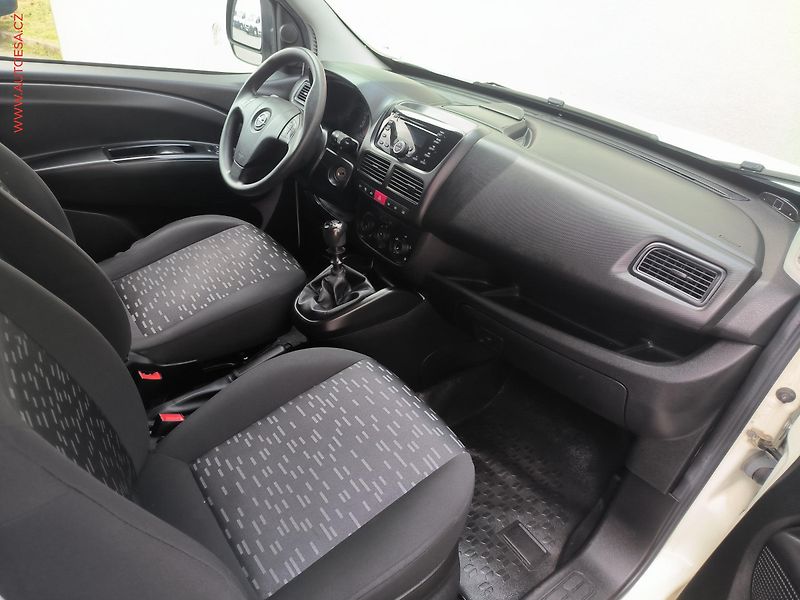 Opel Combo (2016) 1.6CDTi MAXi, ČR - fotka 11 z 19