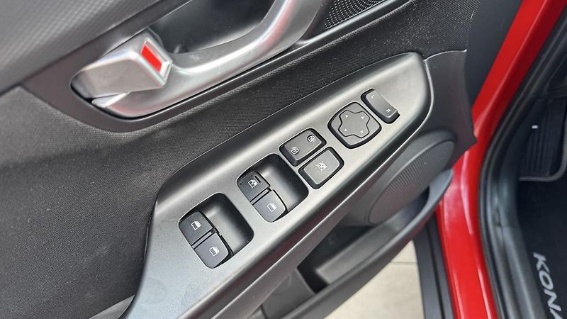 Hyundai Kona (2021) Smart 1.0 T-GDI DCT - fotka 18 z 26