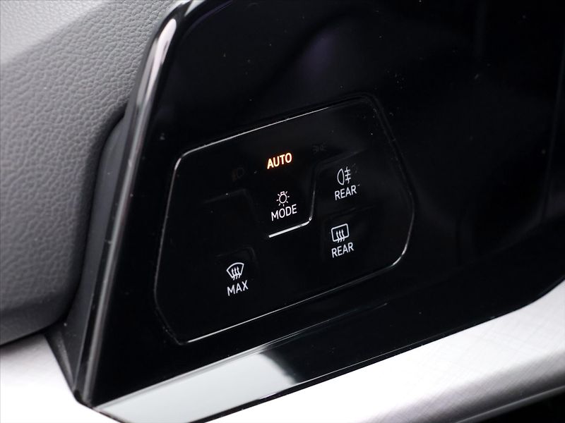 Volkswagen Golf 1,5 1.5 TSI 110 kW DSG Variant - fotka 15 z 35
