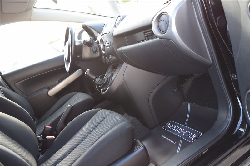 Mazda 2 1,5 MZR 76KW ALU KLIMA - fotka 34 z 38